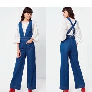 Urban Outfitters BDG Eleanor Plunging Wide Legs Denim Jumpsuit Overalls Size 2
